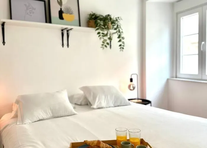 Chiado Comfort And Practicality On The 3rd Floor Apartment